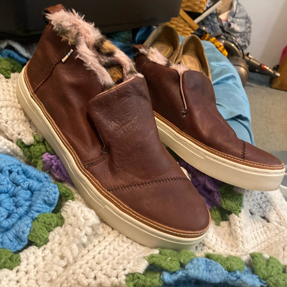 Toms Brown Ankle Boots with Fur Trim
